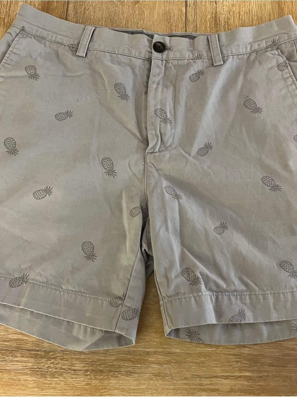 Amazon Essentials Men's Pineapple Print Shorts - Light Gray